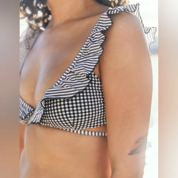 🕶AERIE SEERSUCKER RUFFLE WRAP BIKINI TOP SIZE M AND BOTTOM SIZE S - Picture 4 of 12